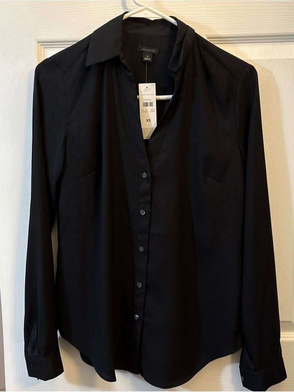 Ann Taylor Black Long-Sleeve Button-Up Dress Shirt